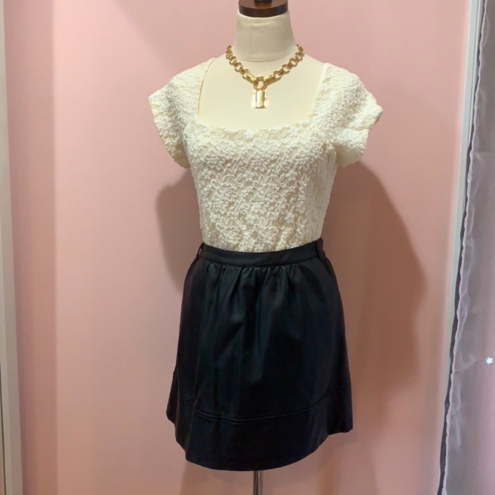COLDWATER SCALLOPED WHITE LACE BLOUSE SIZE 4